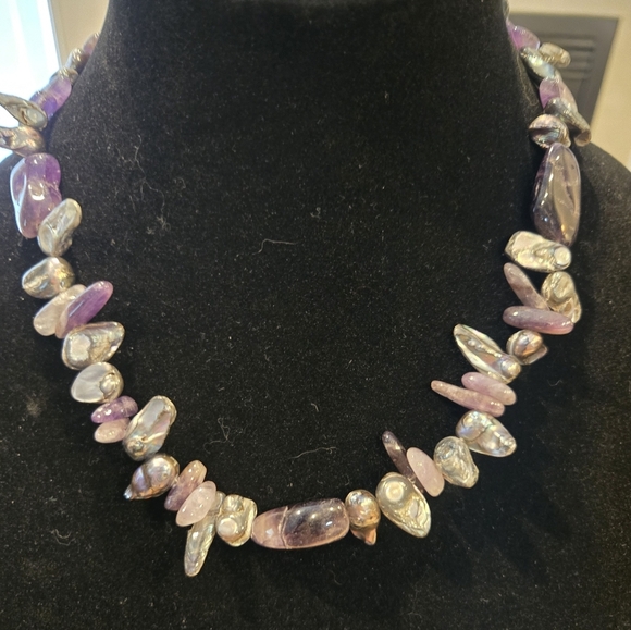 Jewelry - Elegant Purple and Silver Beaded Necklace